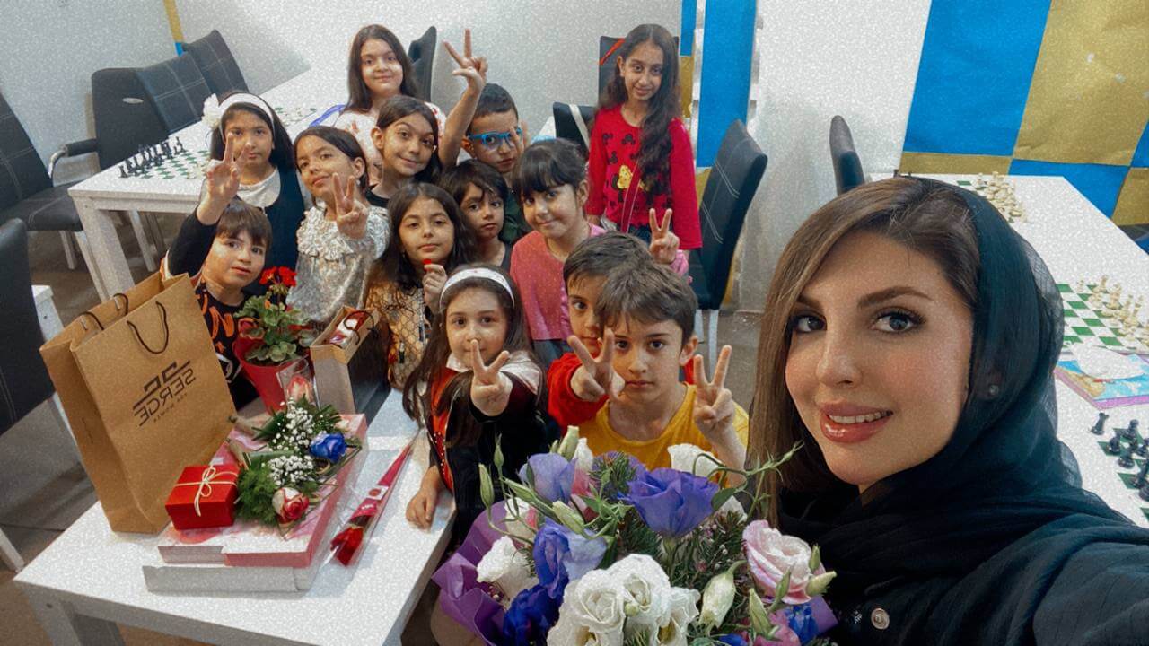 یاسمن مرزبان_دسته جمعی (12)